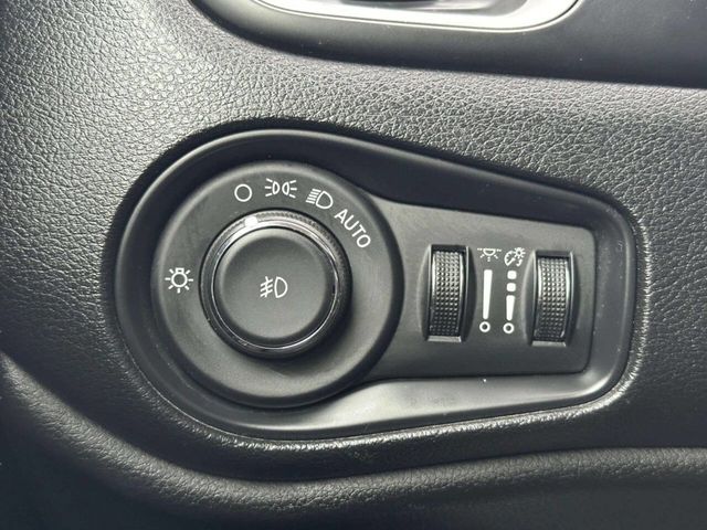 2020 Jeep Renegade Latitude 4x4 - 23020811 - 32
