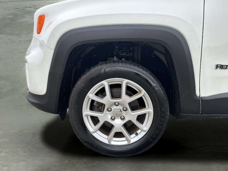 2020 Jeep Renegade Latitude 4x4 - 23020811 - 33