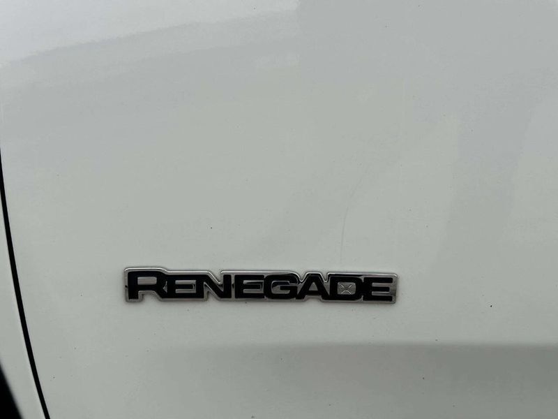 2020 Jeep Renegade Latitude 4x4 - 23020811 - 34