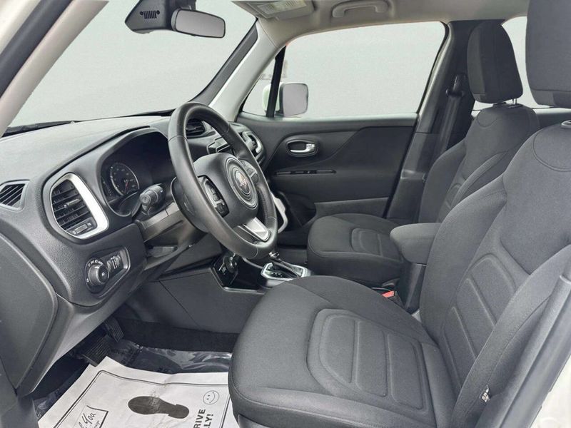2020 Jeep Renegade Latitude 4x4 - 23020811 - 8