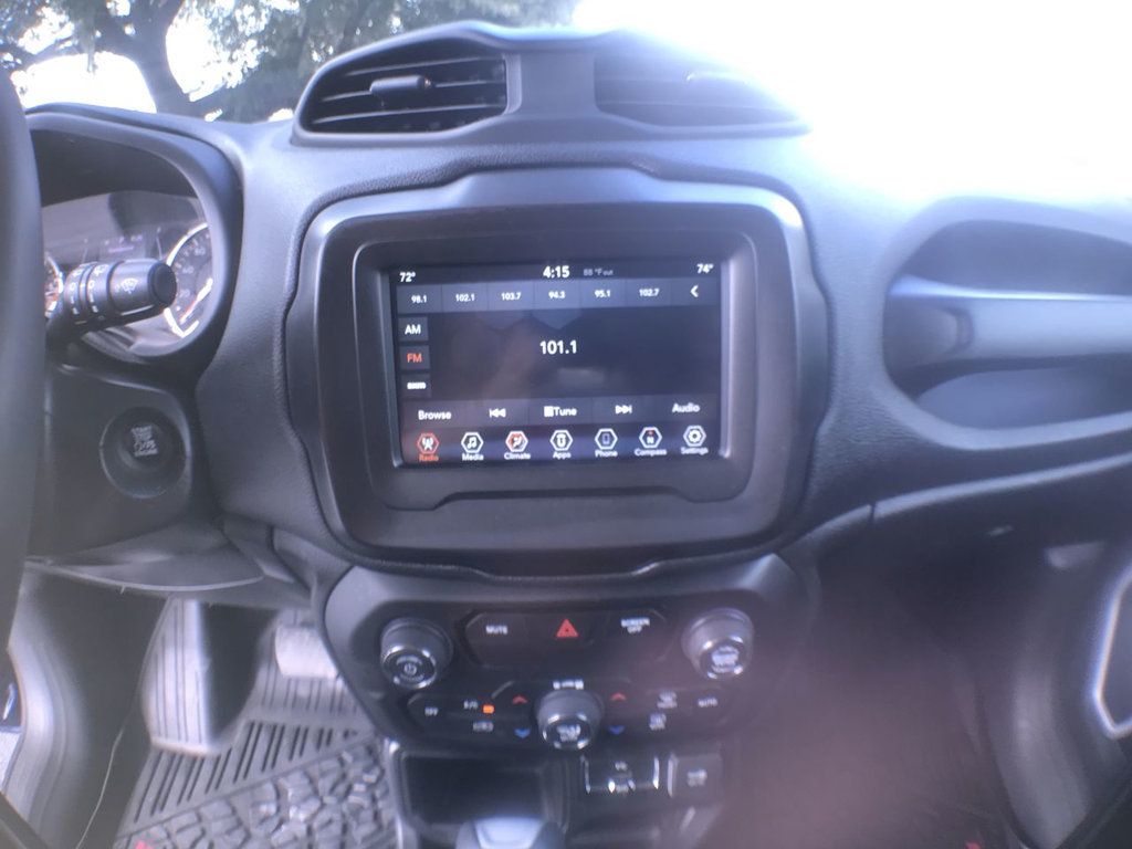 2020 Jeep Renegade Latitude photo 9