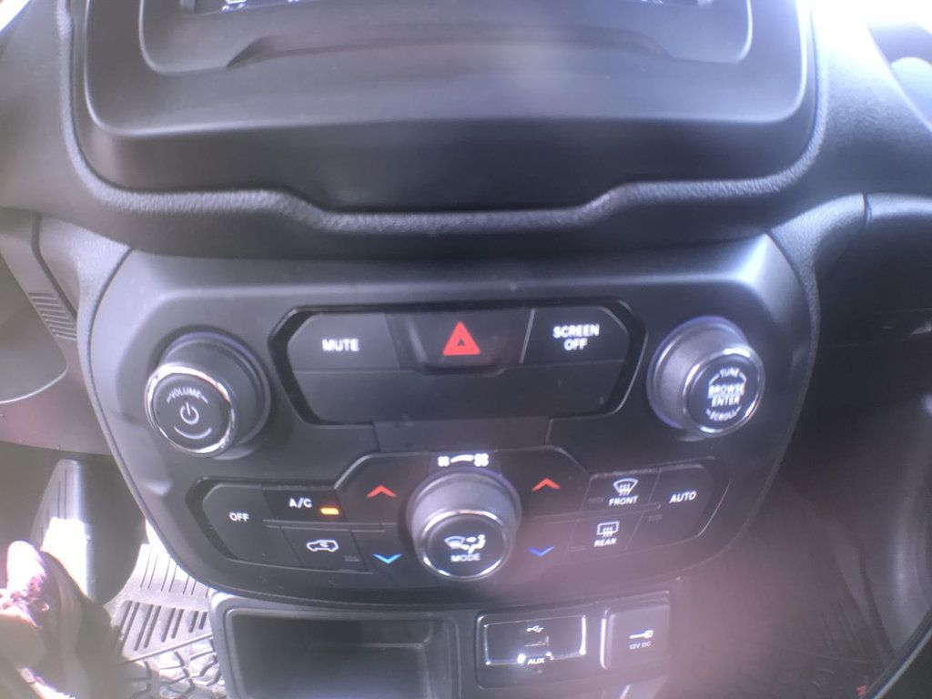 2020 Jeep Renegade Latitude photo 11