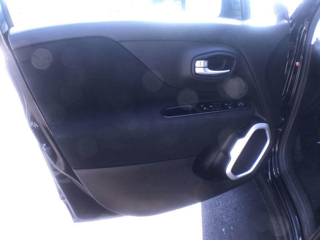 2020 Jeep Renegade Latitude photo 12