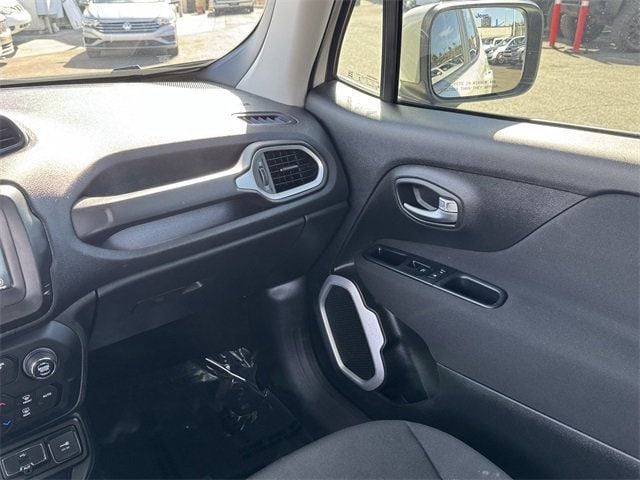 2020 Jeep Renegade Latitude FWD - 22647871 - 25