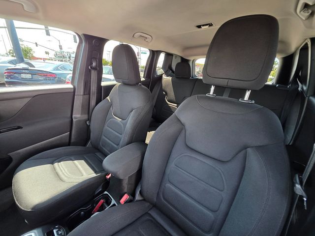 2020 Jeep Renegade Latitude FWD - 22921436 - 19