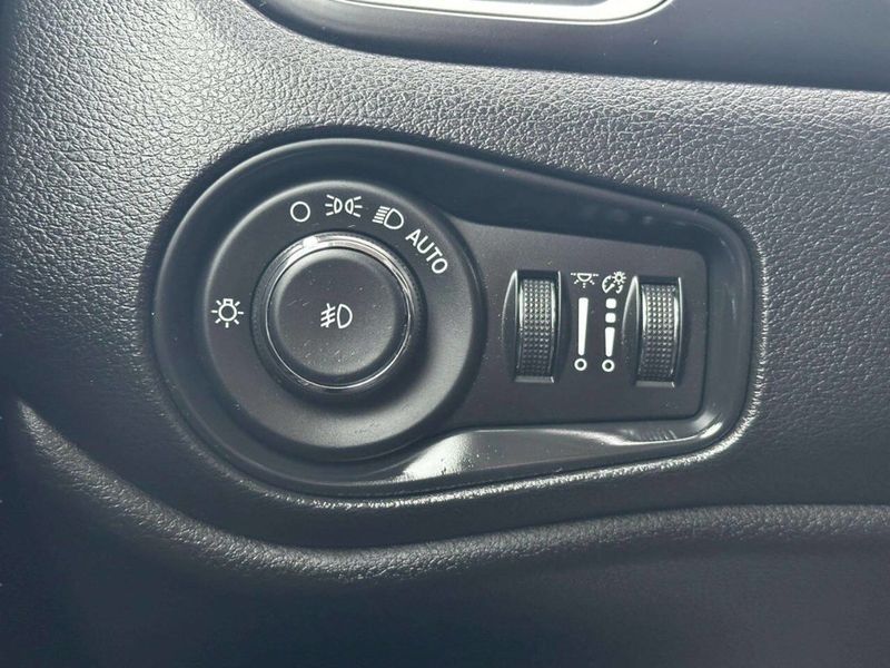 2020 Jeep Renegade Sport 4x4 - 23022354 - 27