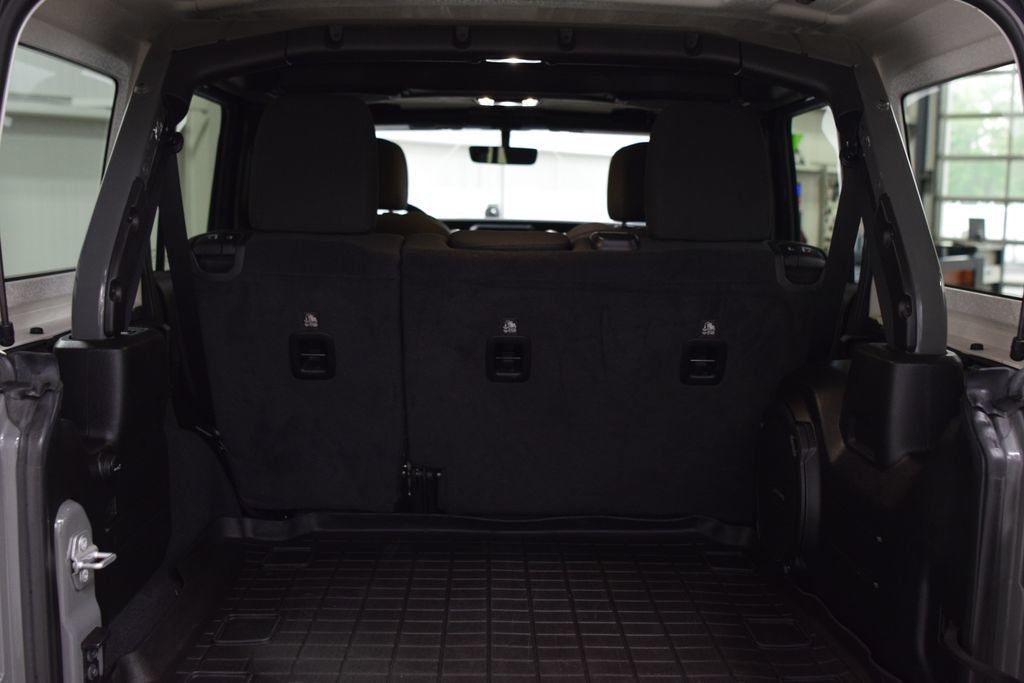 2020 Jeep Wrangler Unlimited Sahara - 23019010 - 18