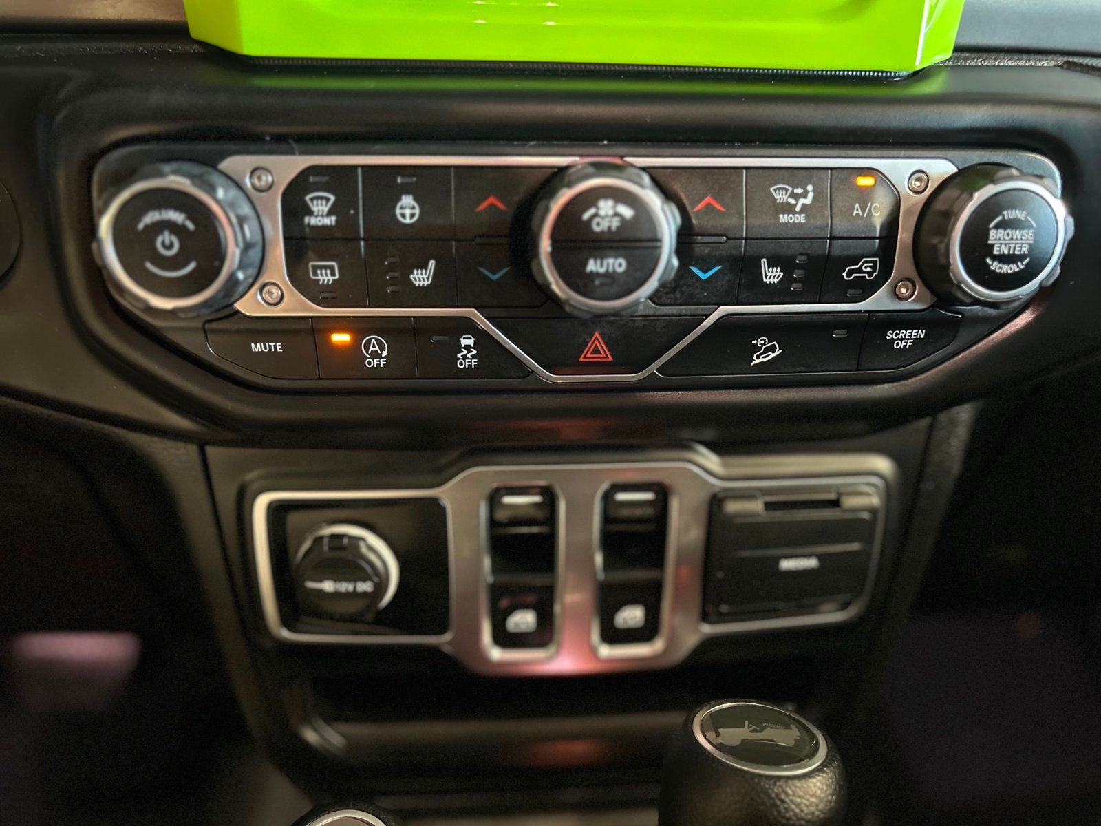 2020 Jeep Wrangler Willys photo 30
