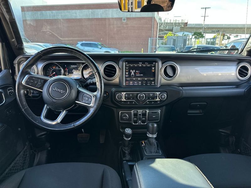 2020 Jeep Wrangler Unlimited North Edition 4x4 - 22963771 - 13