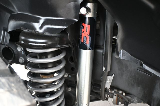 2020 Jeep Wrangler Unlimited Sport S 4X4 Rough Country Shocks w/Reservoirs - 23005852 - 7