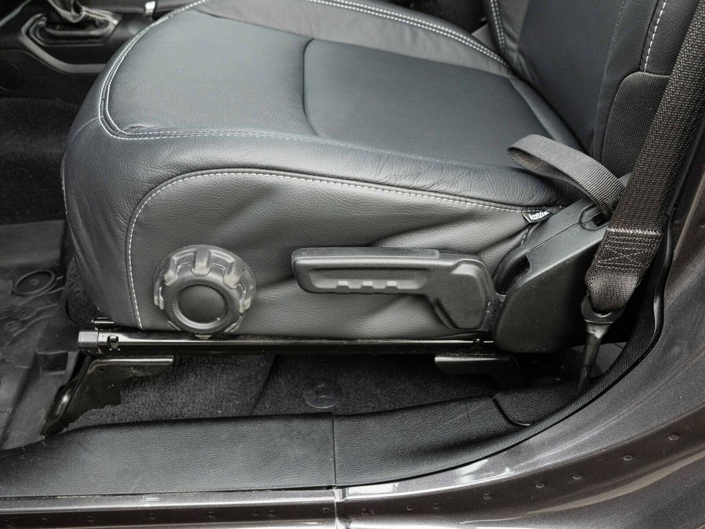 2020 Jeep Wrangler Unlimited Wrangler Unlimited Sahara 4x4, Sky-One Power Top, AMP PowerSteps - 22963685 - 27