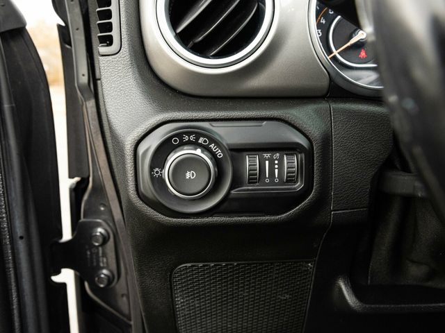 2020 Jeep Wrangler Unlimited Wrangler Unlimited Sahara 4x4, Sky-One Power Top, AMP PowerSteps - 22963685 - 28