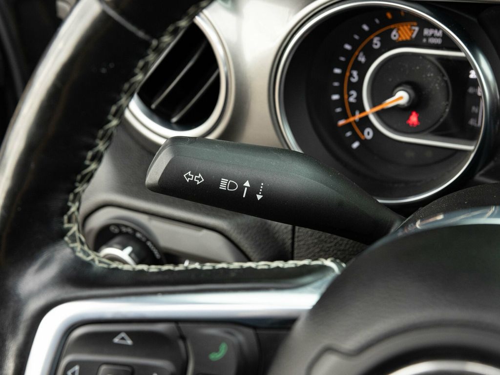 2020 Jeep Wrangler Unlimited Wrangler Unlimited Sahara 4x4, Sky-One Power Top, AMP PowerSteps - 22963685 - 34