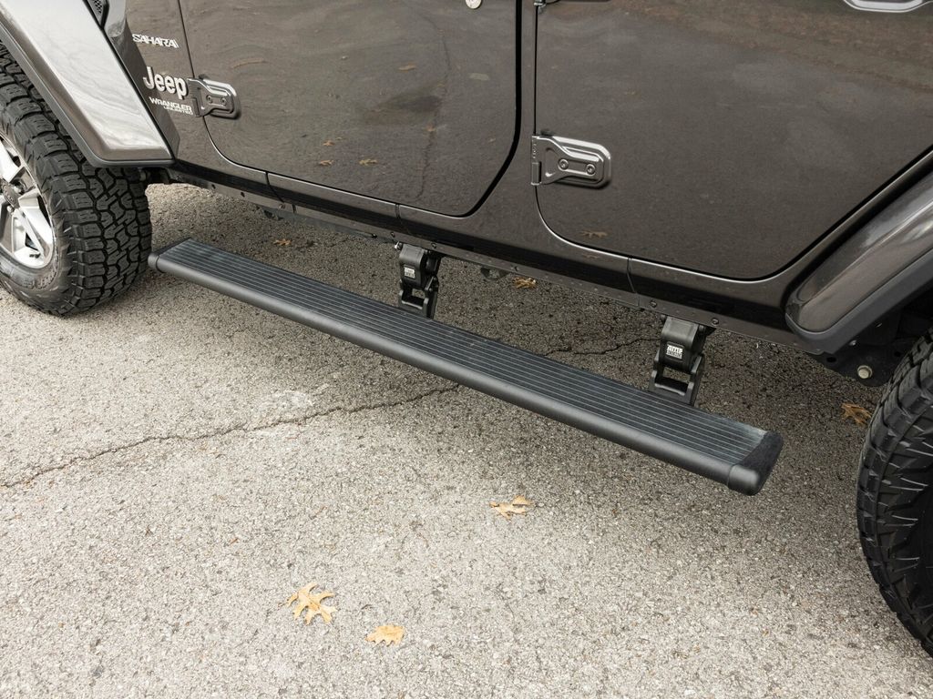 2020 Jeep Wrangler Unlimited Wrangler Unlimited Sahara 4x4, Sky-One Power Top, AMP PowerSteps - 22963685 - 43