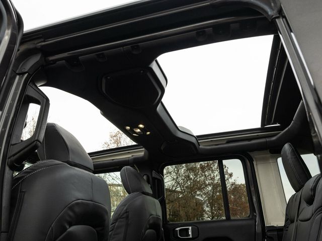 2020 Jeep Wrangler Unlimited Wrangler Unlimited Sahara 4x4, Sky-One Power Top, AMP PowerSteps - 22963685 - 44