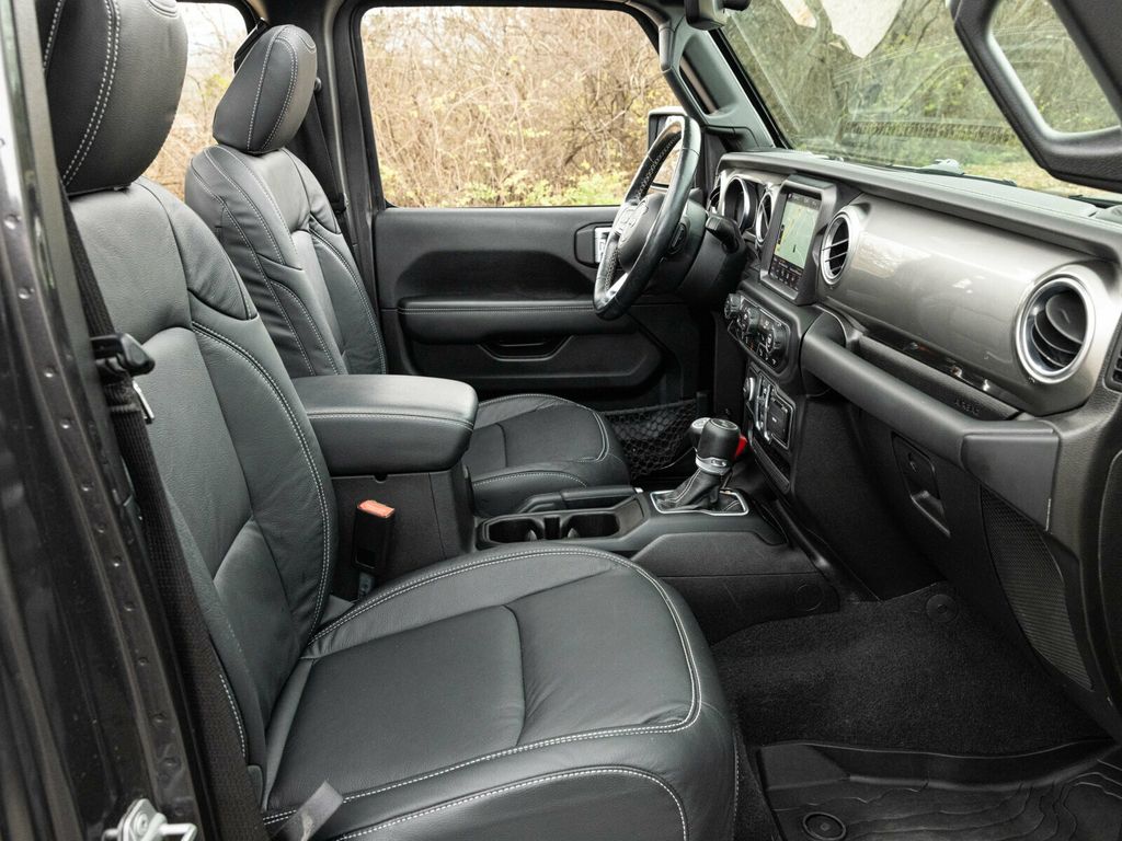 2020 Jeep Wrangler Unlimited Wrangler Unlimited Sahara 4x4, Sky-One Power Top, AMP PowerSteps - 22963685 - 64