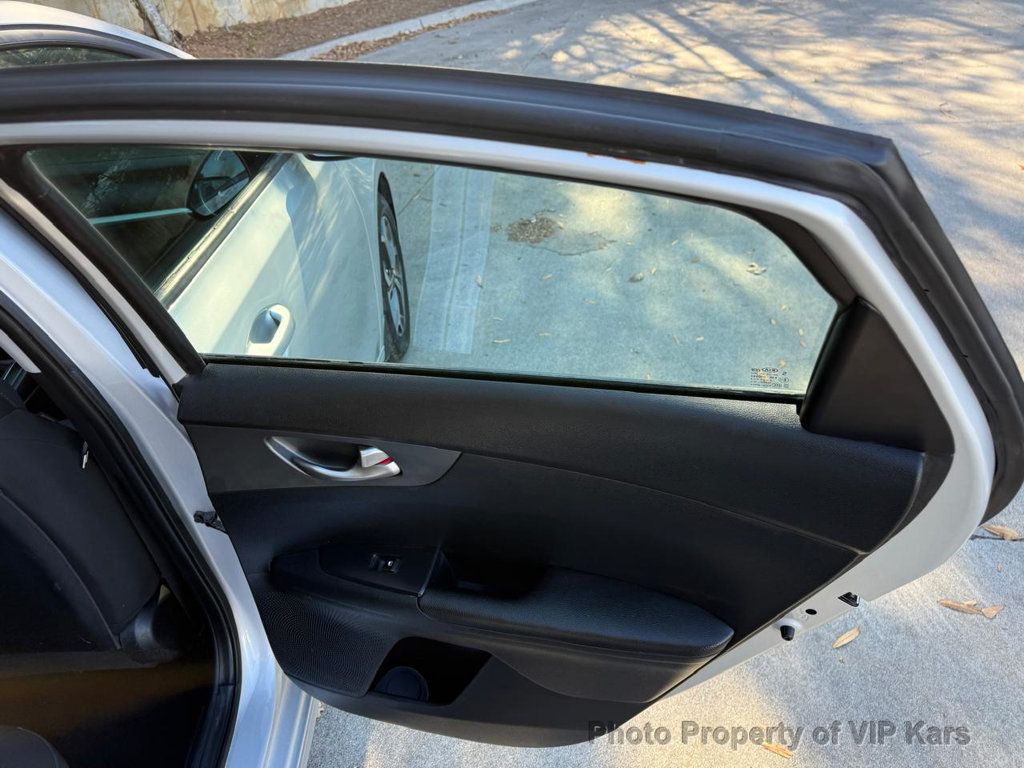 2020 Kia Forte FE IVT - 22967063 - 13