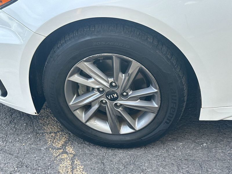 2020 Kia Optima LX Automatic - 23012205 - 11