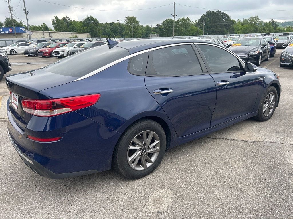 2020 Kia Optima LX photo 4