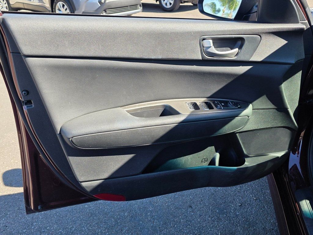 2020 Kia Optima LX Automatic - 22937707 - 16