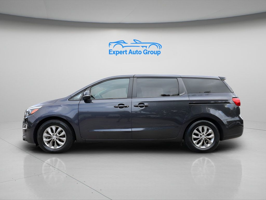 2020 Kia Sedona LX photo 2