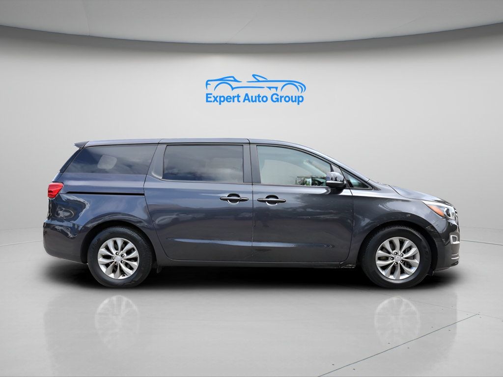 2020 Kia Sedona LX photo 3