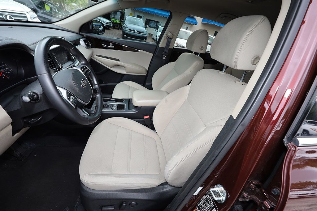 2020 Kia Sorento S V6 photo 9