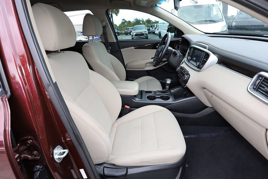 2020 Kia Sorento S V6 photo 10