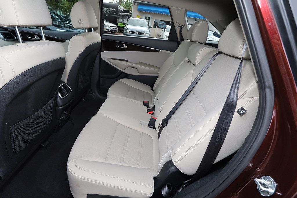 2020 Kia Sorento S V6 photo 11