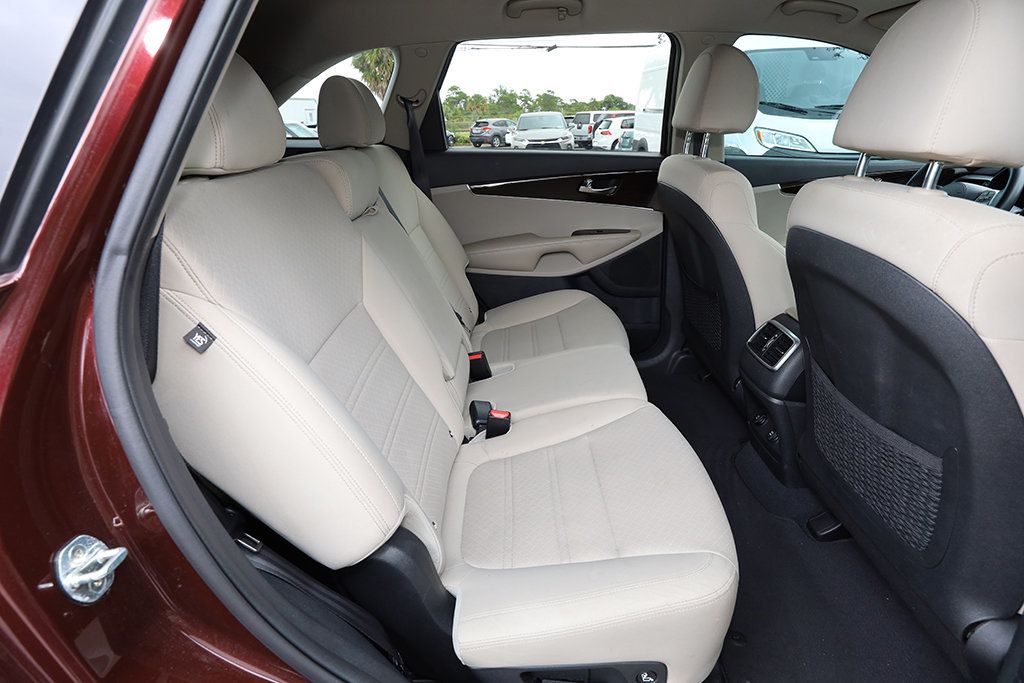 2020 Kia Sorento S V6 photo 12