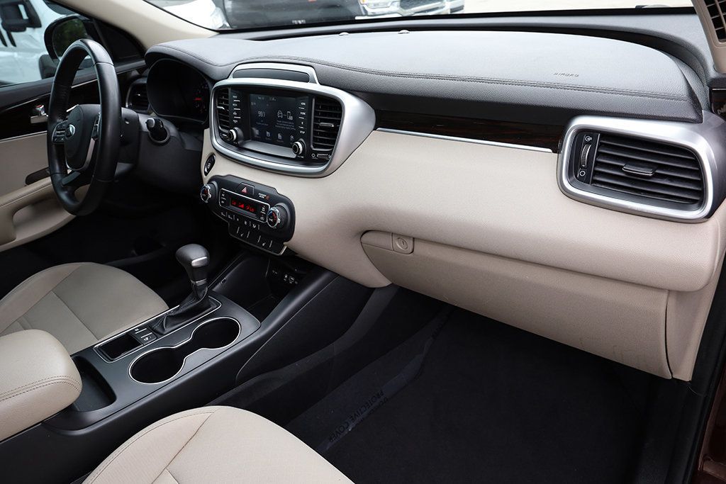 2020 Kia Sorento S V6 photo 21