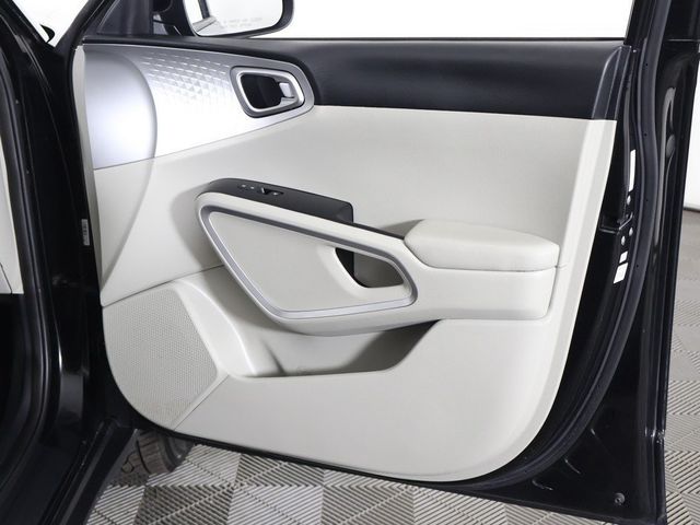 2020 Kia Soul LX IVT - 22947965 - 19