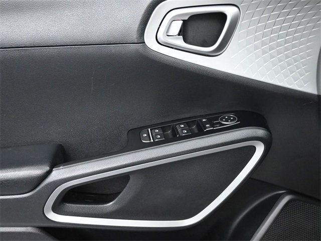 2020 Kia Soul LX photo 6