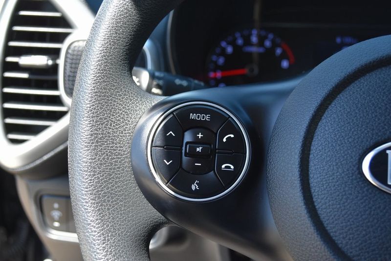 2020 Kia Soul LX photo 25