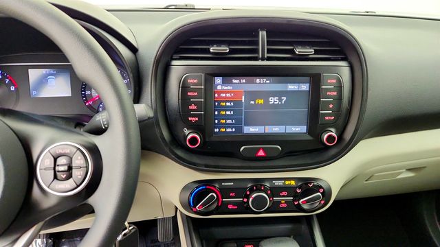 2020 Kia Soul LX IVT - 23081734 - 16