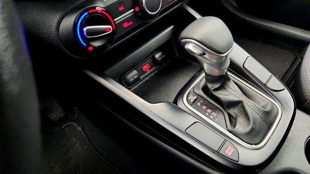 2020 Kia Soul LX IVT w/ Apple CarPlay & Forward Collision Assist - 22992346 - 15