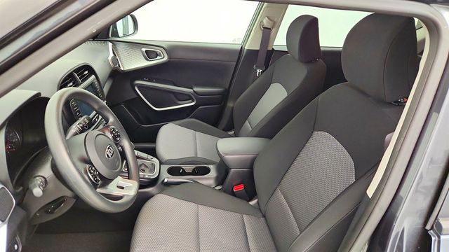 2020 Kia Soul LX IVT w/ Apple CarPlay & Forward Collision Assist - 22992346 - 18