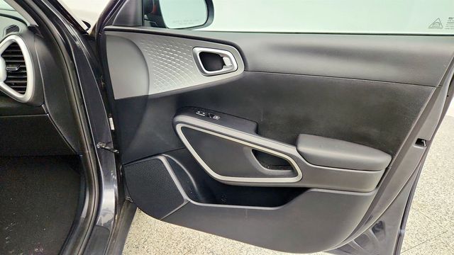 2020 Kia Soul LX IVT w/ Apple CarPlay & Forward Collision Assist - 22992346 - 24