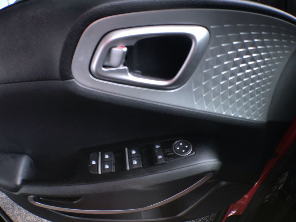 2020 Kia Soul LX photo 12
