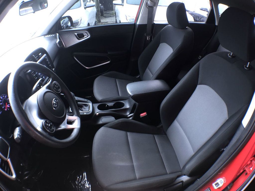 2020 Kia Soul LX photo 13
