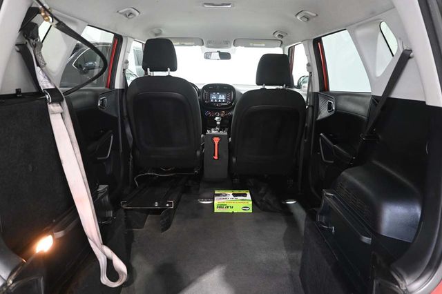 2020 Kia Soul LX Mobility Handicap Van - 23045342 - 18