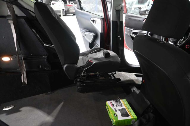 2020 Kia Soul LX Mobility Handicap Van - 23045342 - 25