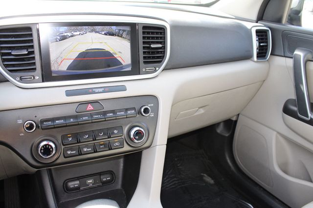 2020 Kia Sportage LX FWD - 22987732 - 19