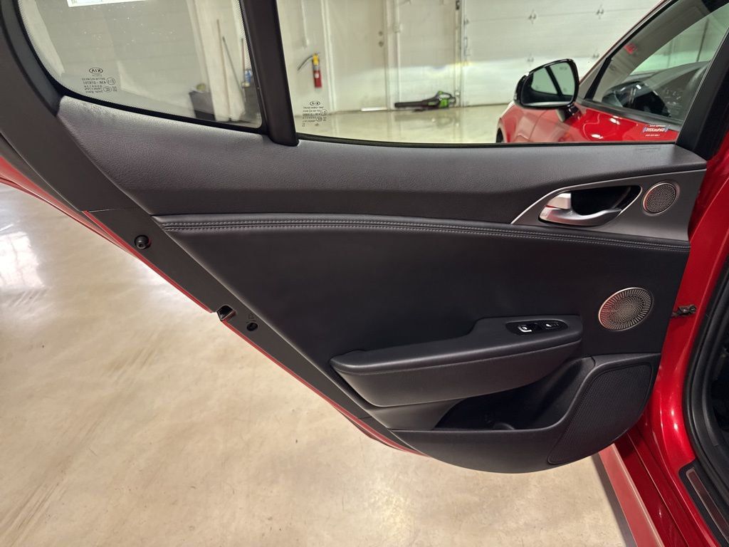 2020 Kia Stinger GT2 AWD - 23013283 - 38