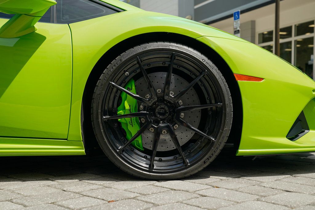 2020 Lamborghini Huracan Evo Coupe photo 14