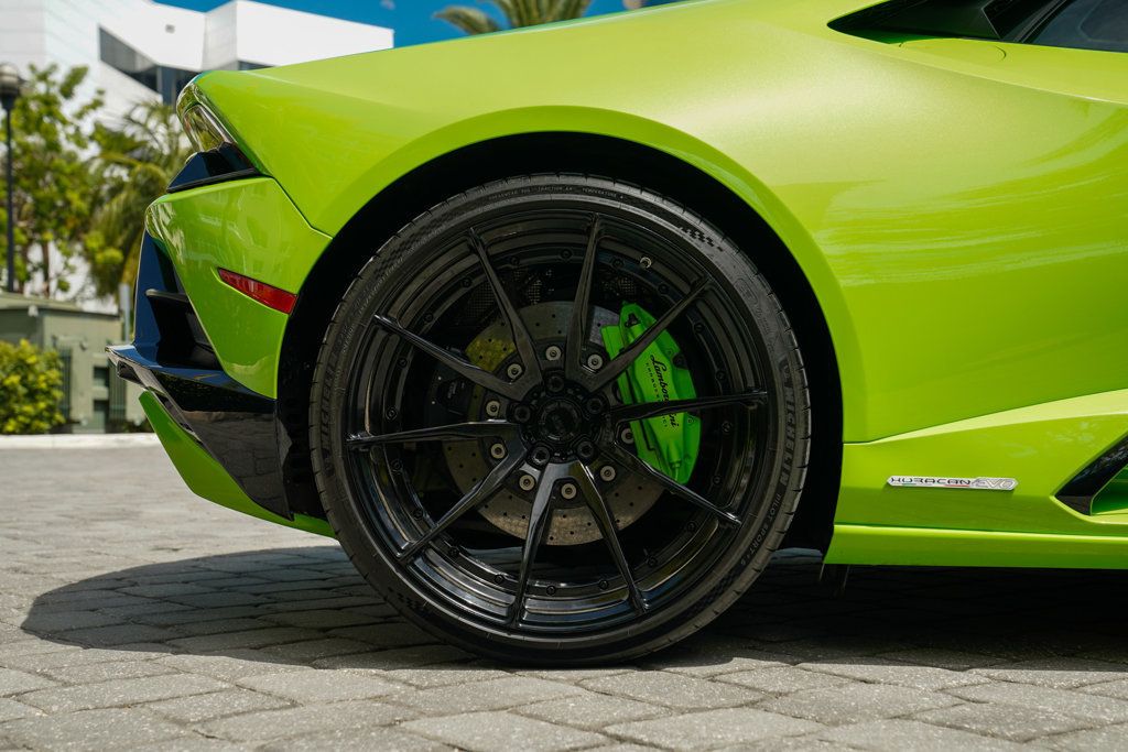 2020 Lamborghini Huracan Evo Coupe photo 17