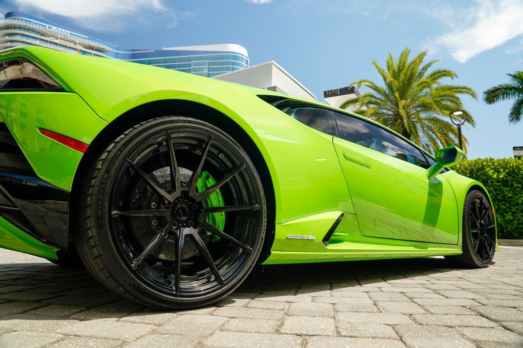 2020 Lamborghini Huracan Evo Coupe photo 18