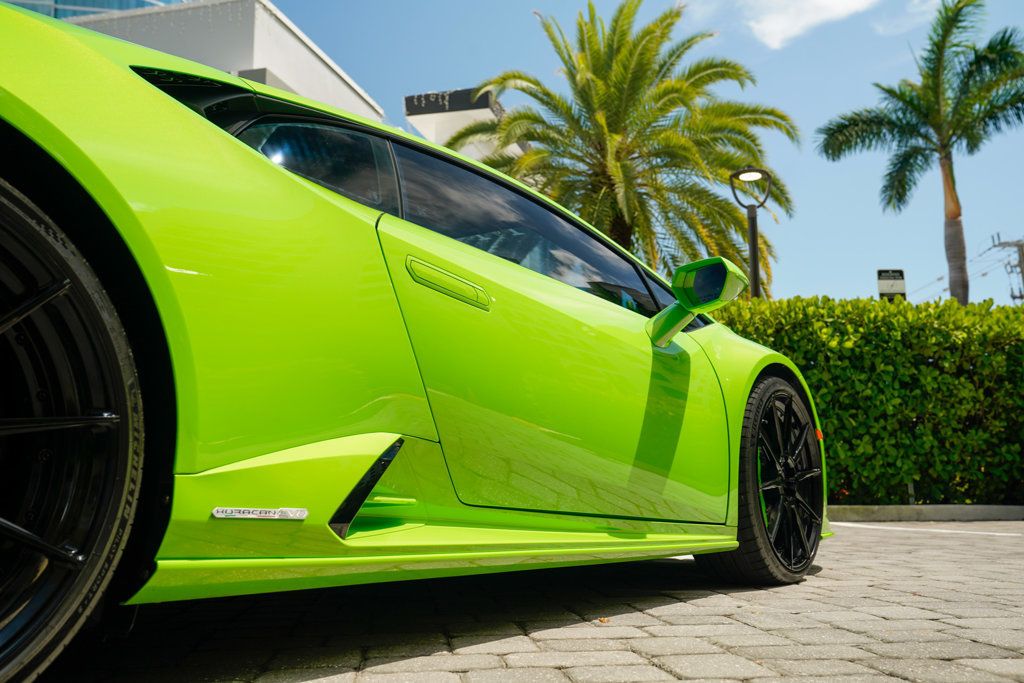 2020 Lamborghini Huracan Evo Coupe photo 19