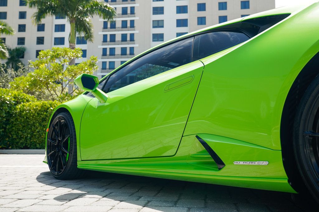 2020 Lamborghini Huracan Evo Coupe photo 27