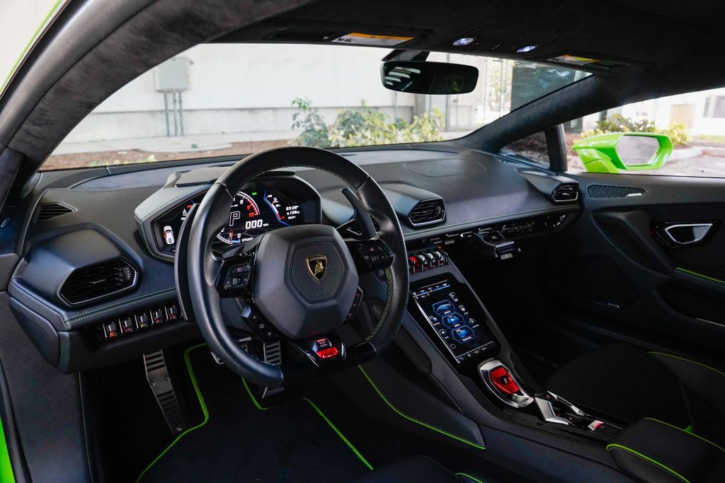 2020 Lamborghini Huracan Evo Coupe photo 3